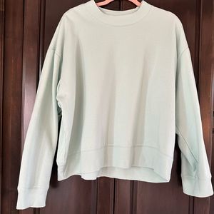 Boxy/Cropped Sweatshirt